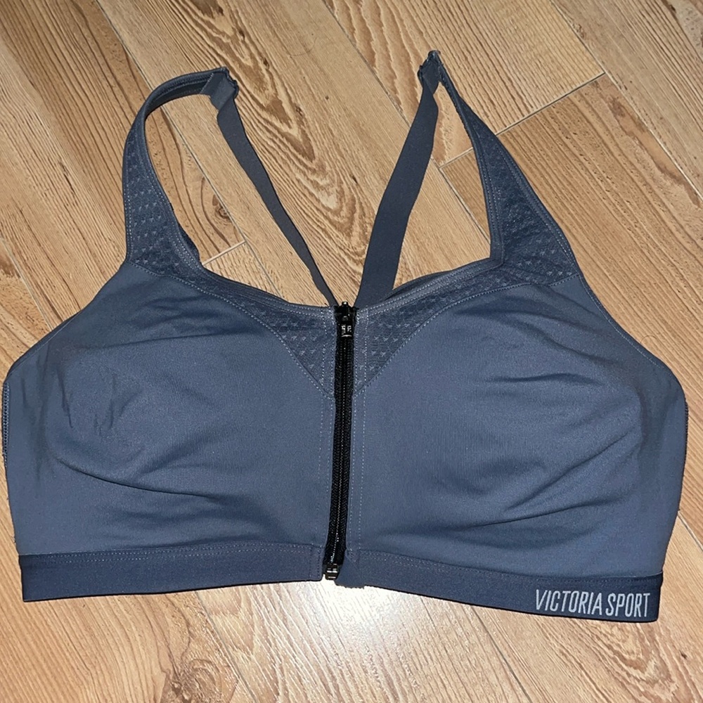 VICTORIA'S SECRET Knockout Medium Support Bra front zip